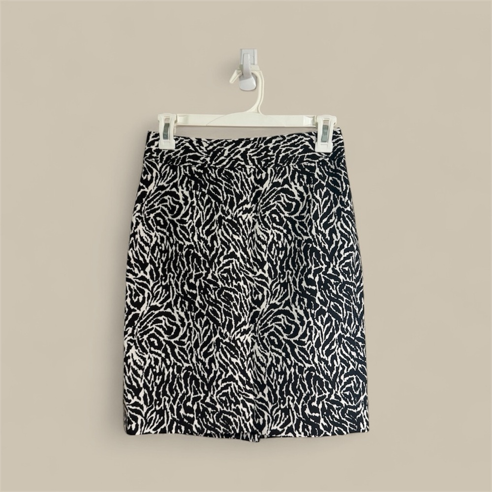 LOFT Black and White Zebra Print Pencil Skirt Size 0 Petite